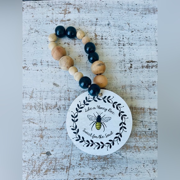 *Honey Bee Bead Hanger Sign - Picture 5 of 13